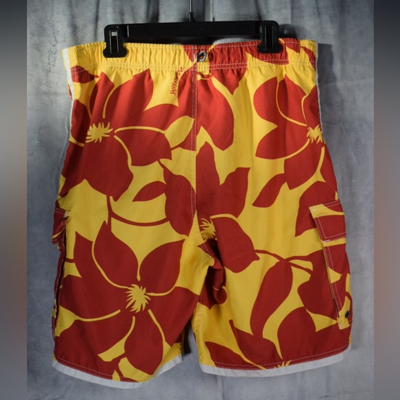 vintage abercrombie and fitch Shorts Hawaiian Print Men’s Size Medium Red Yellow - Picture 2 of 6